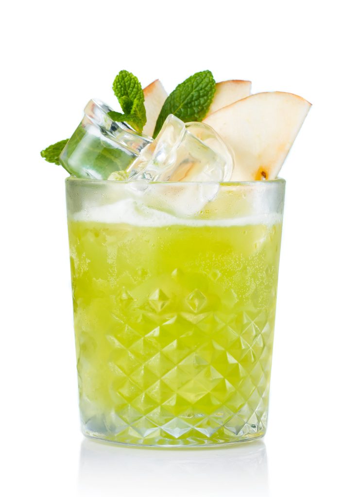 Green,Apple,Fruit,Alcohol,Cocktail,Isolated,On,White,Background